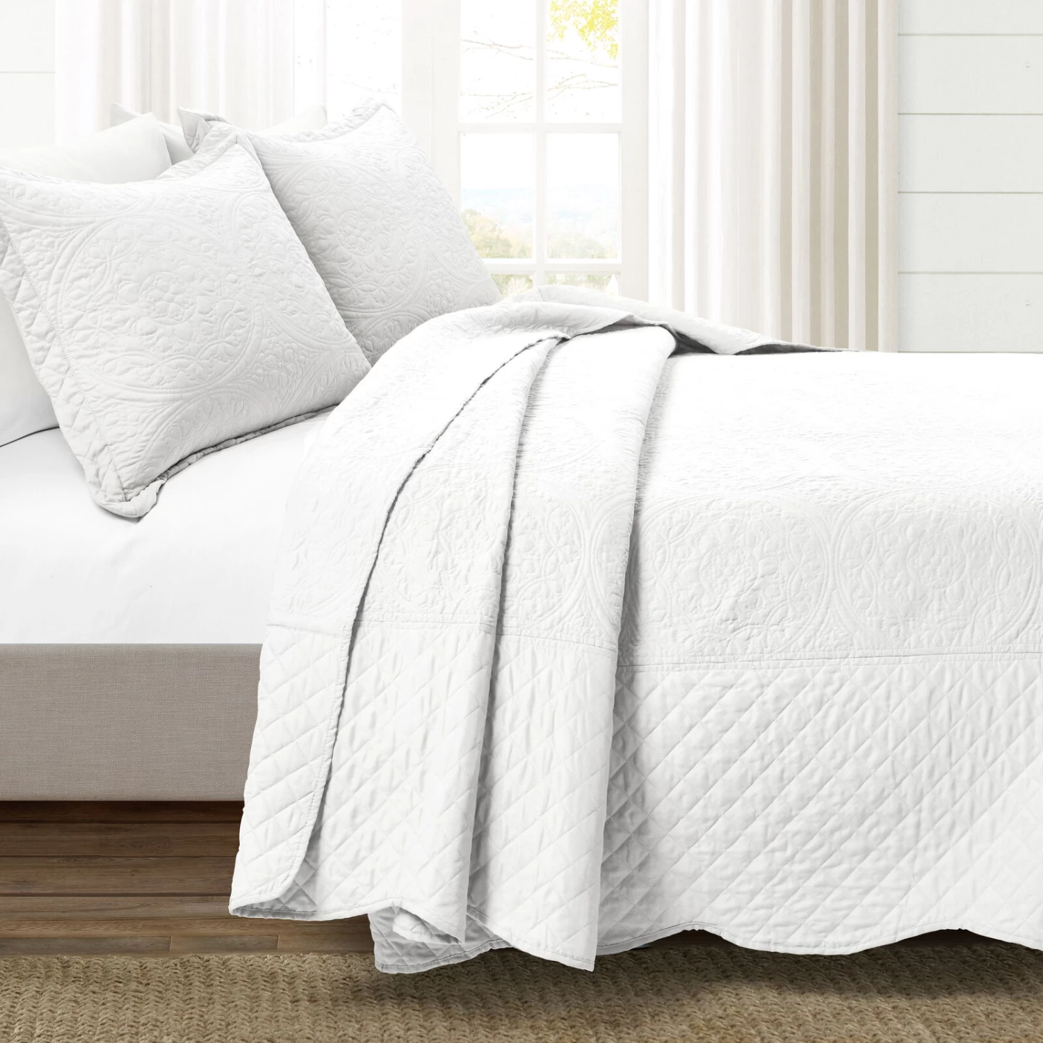 Medallion Scallop Bedspread 5Pc Set 4 Medallion Scallop Bedspread 5Pc Set - Image 2
