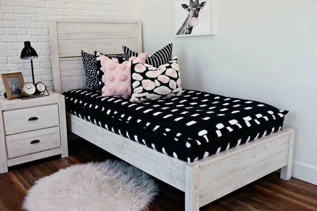 Bubblegum Giraffe Artwork Download 6 Bubblegum Giraffe Artwork Download - Image 4